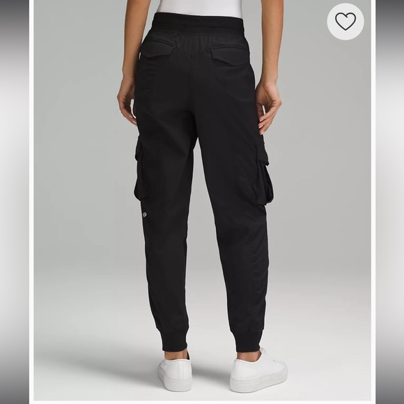 Dance Studio Relaxed-Fit Mid-Rise Cargo Jogger in BLACK Sz MEDIUM - Picture 9 of 15